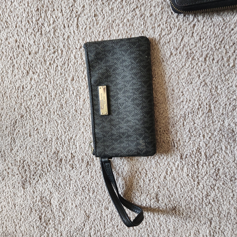 Michael Kors Black Zip Wallet